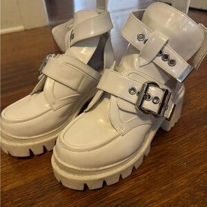 Stylish White Women's Shoes